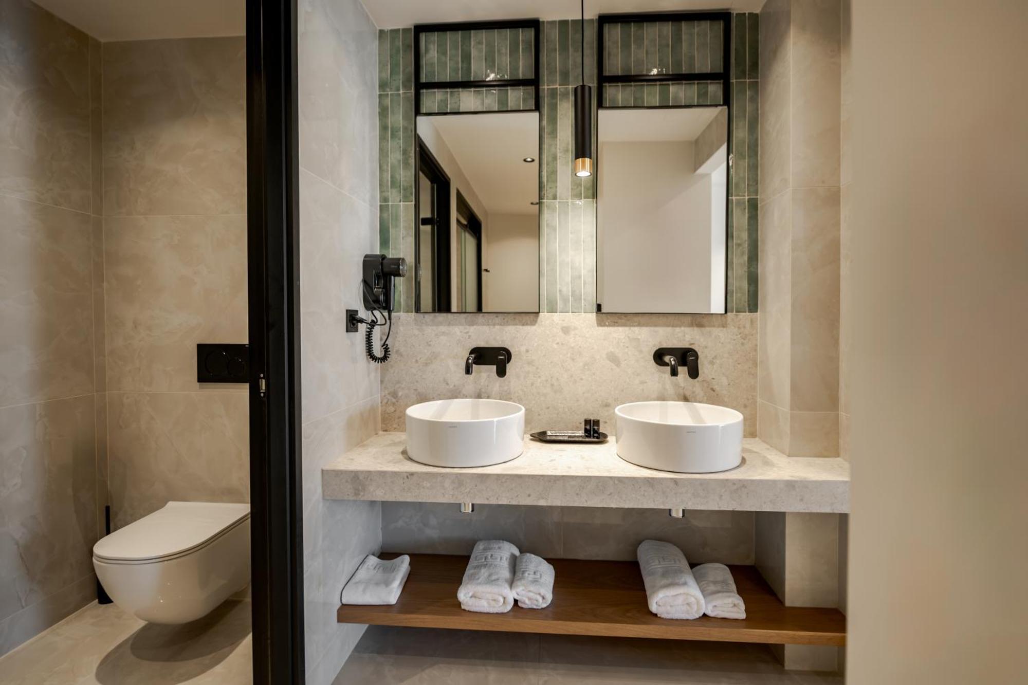 Canadian Hotel 3*